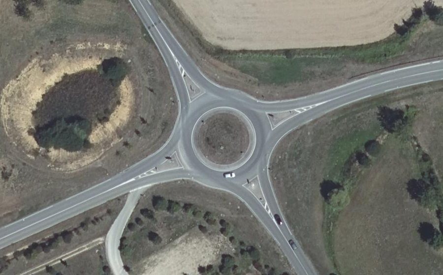 Vue aérienne du Rond-point anonyme n°339969893
