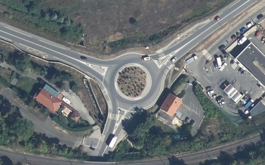 Vue aérienne du Rond-point anonyme n°340132500
