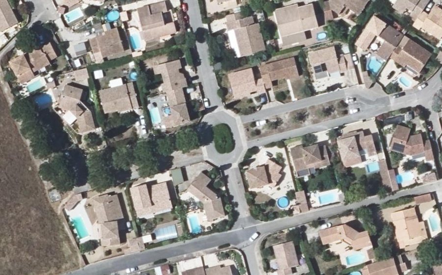 Vue aérienne du Rond-point anonyme n°340136182