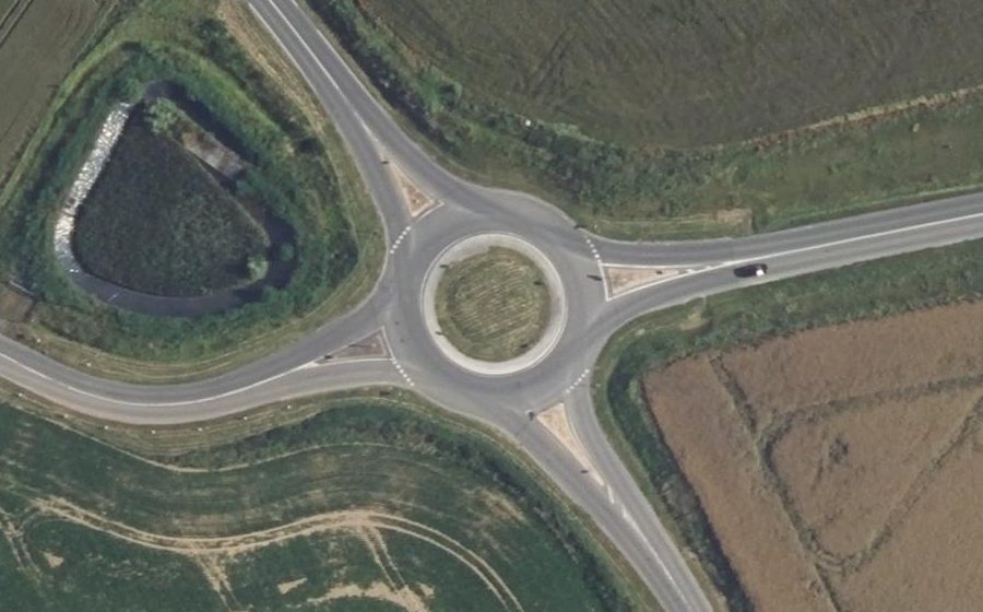 Vue aérienne du Rond-point anonyme n°340168701