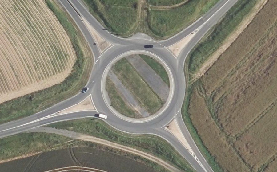 Vue aérienne du Rond-point anonyme n°340168702