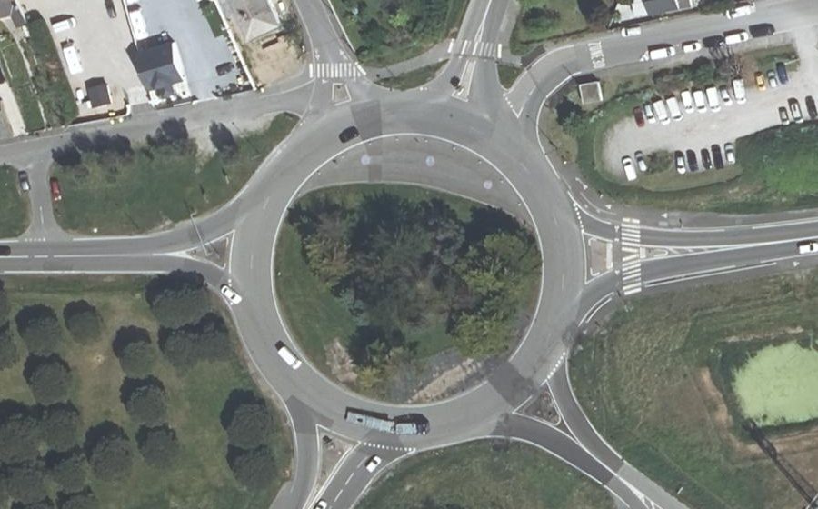 Vue aérienne du Rond-point anonyme n°34019664