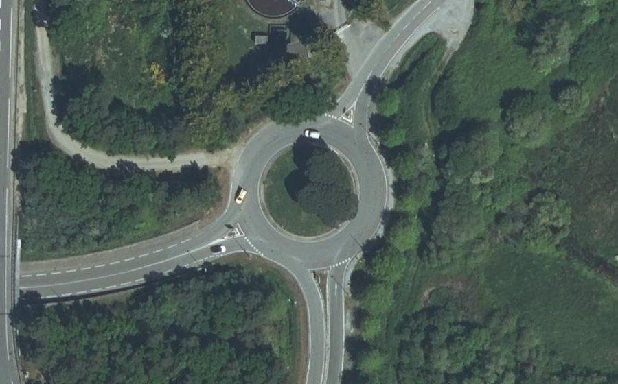 Vue aérienne du Rond-point anonyme n°34019692