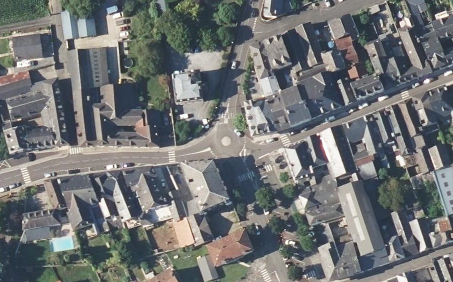 Vue aérienne du Rond-point anonyme n°340288364