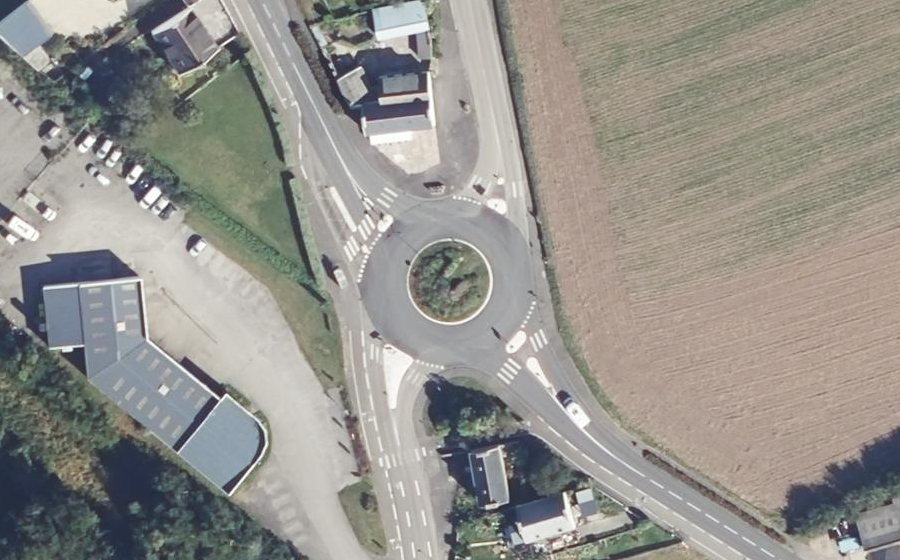 Vue aérienne du Rond-point anonyme n°34039691