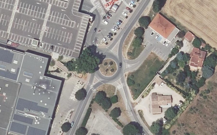 Vue aérienne du Rond-point anonyme n°34039791