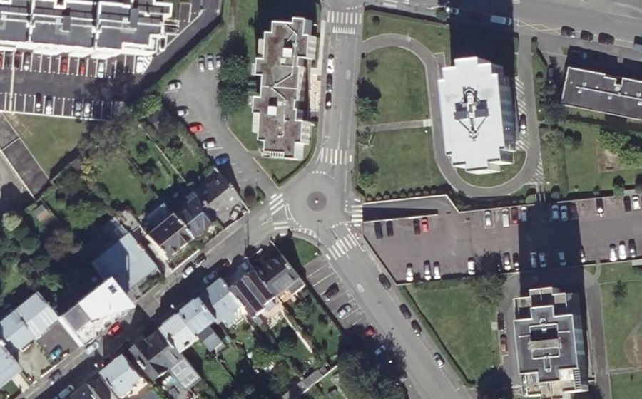 Vue aérienne du Rond-point anonyme n°340425643