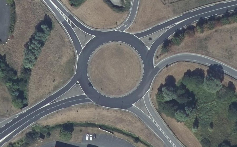Vue aérienne du Rond-point anonyme n°34047682