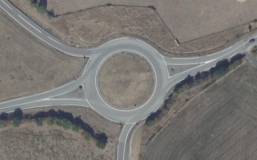 Vue aérienne du Rond-point anonyme n°34047685