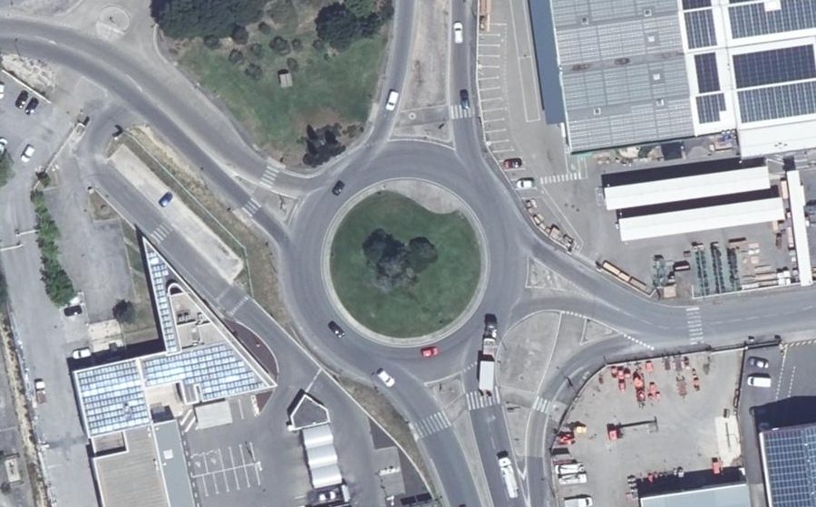 Vue aérienne du Rond-point anonyme n°34056088