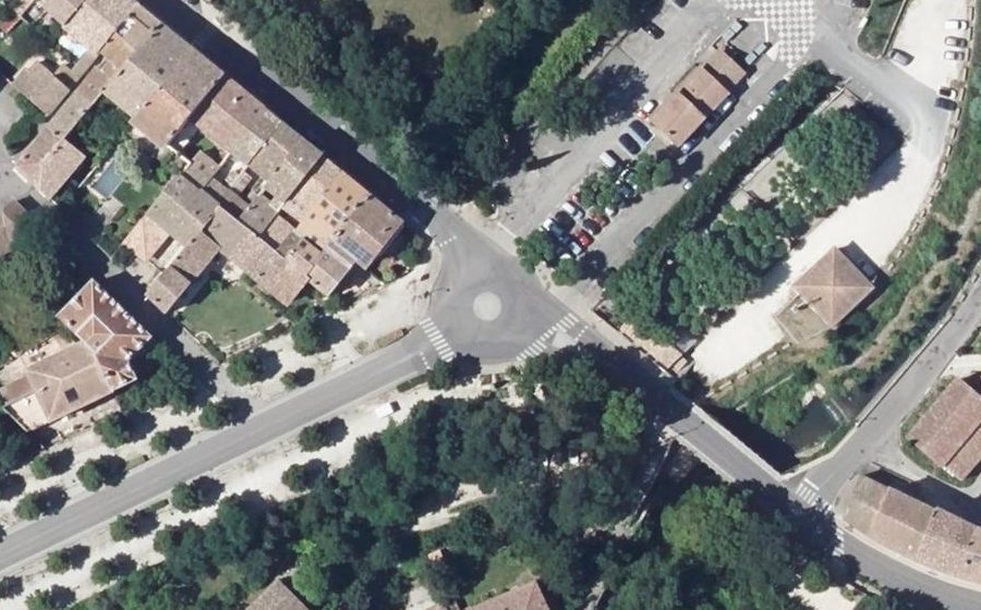 Vue aérienne du Rond-point anonyme n°34067228