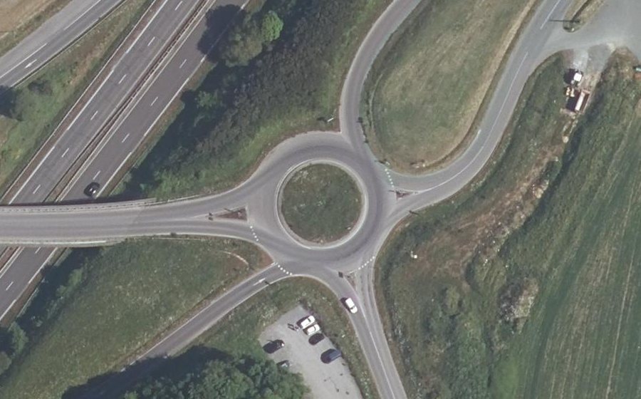 Vue aérienne du Rond-point anonyme n°340678947
