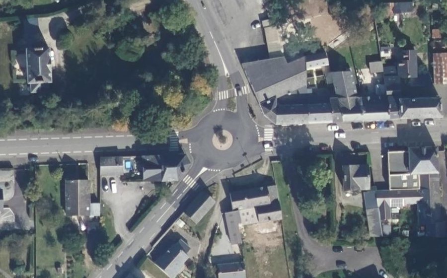 Vue aérienne du Rond-point anonyme n°34075440