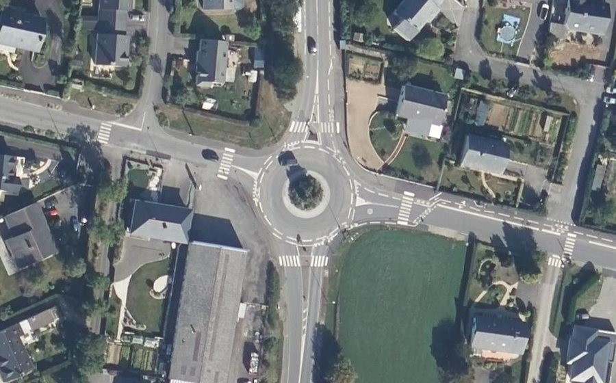 Vue aérienne du Rond-point anonyme n°34075445