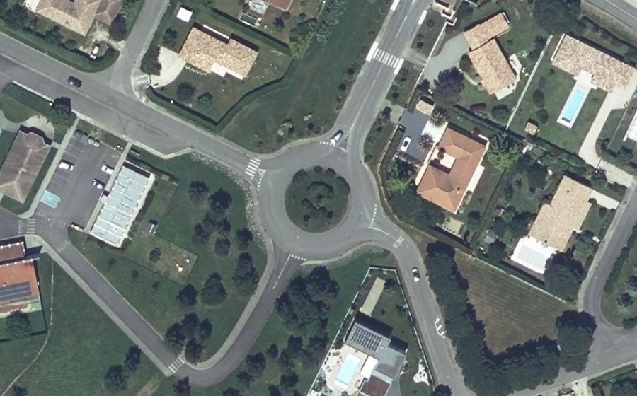Vue aérienne du Rond-point anonyme n°34075603