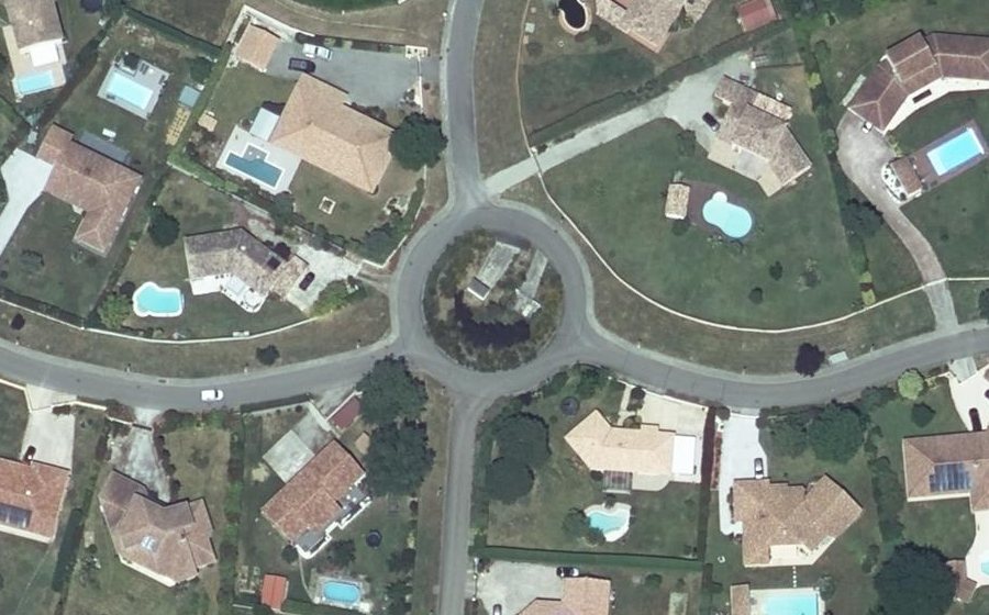 Vue aérienne du Rond-point anonyme n°34075614