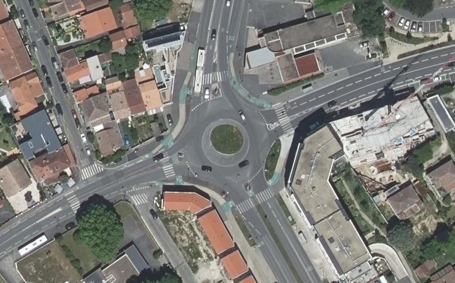 Vue aérienne du Rond-point anonyme n°34096851