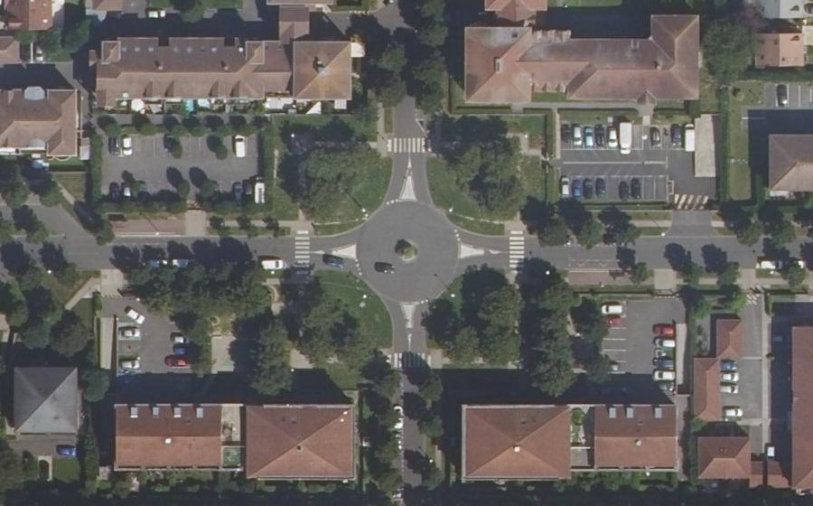 Vue aérienne du Rond-point anonyme n°341037066