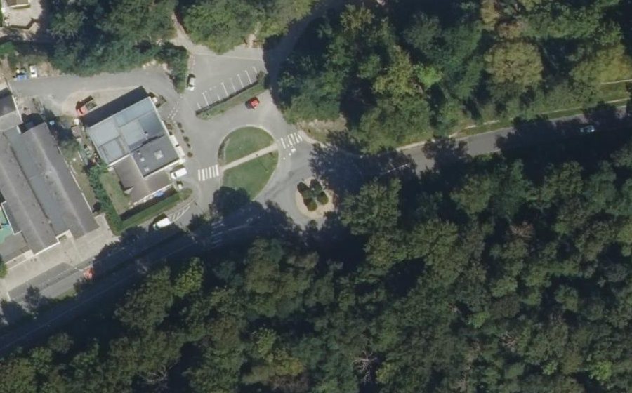 Vue aérienne du Rond-point anonyme n°341037068