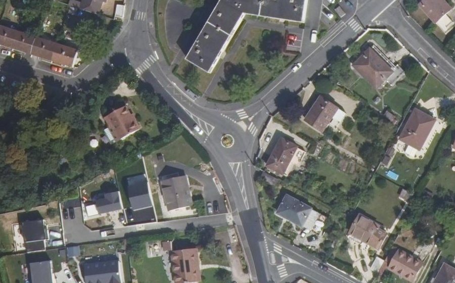 Vue aérienne du Rond-point anonyme n°341037069