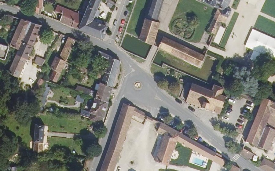 Vue aérienne du Rond-point anonyme n°341037071