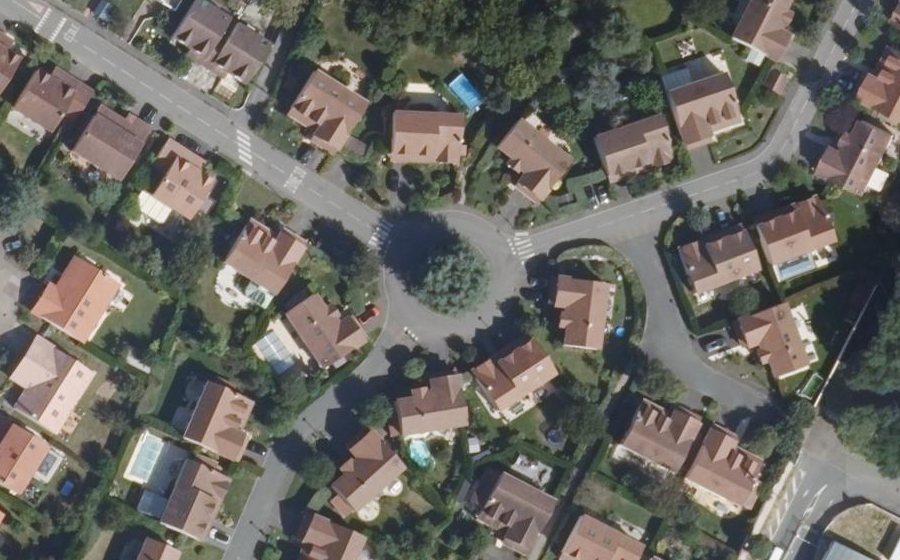 Vue aérienne du Rond-point anonyme n°341037074