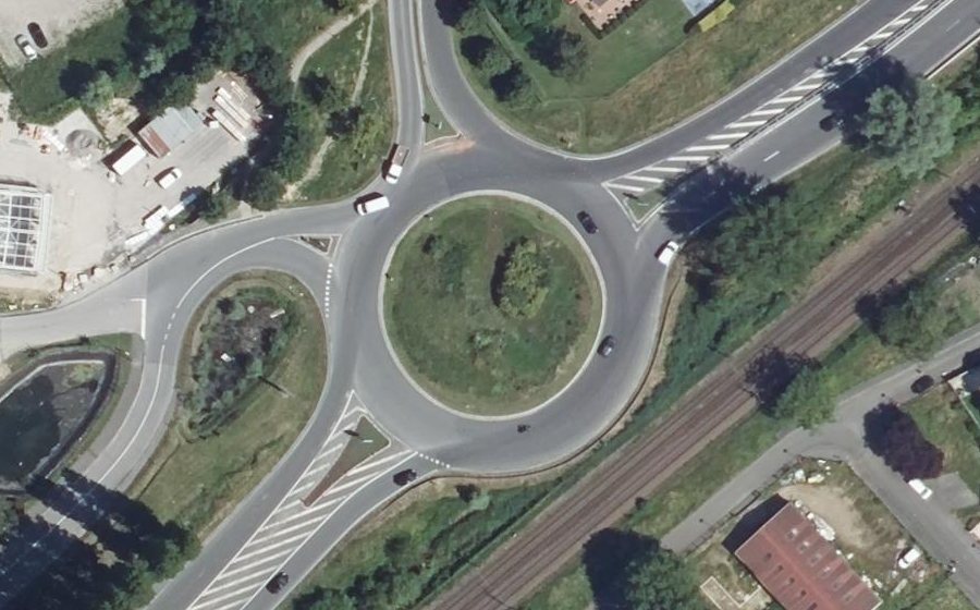 Vue aérienne du Rond-point anonyme n°34110134