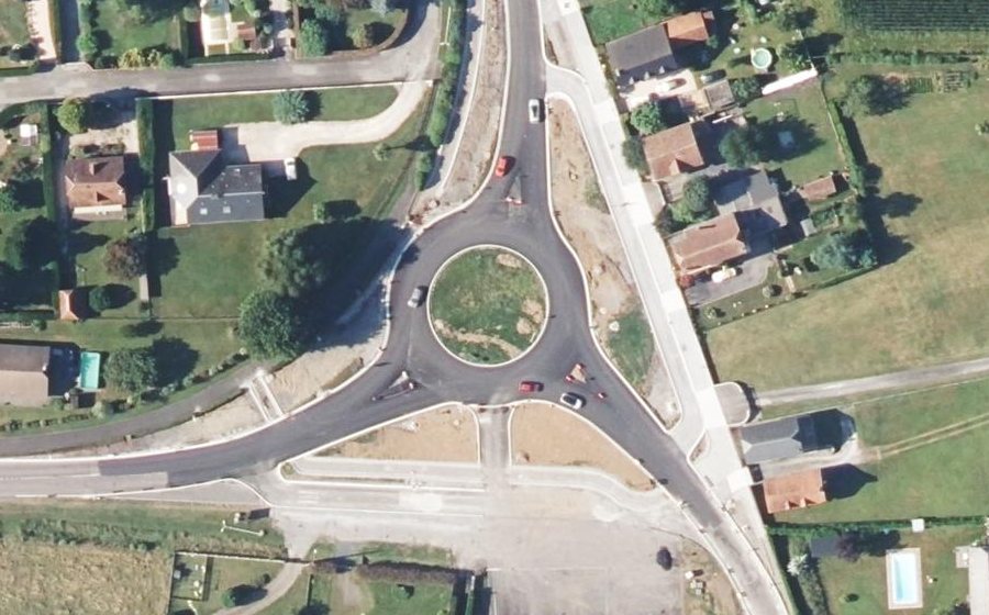 Vue aérienne du Rond-point anonyme n°34117417