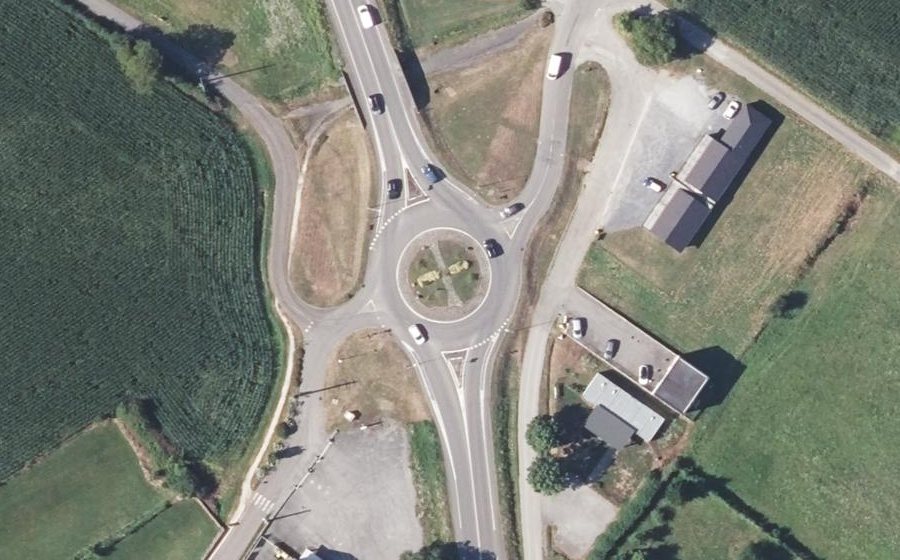 Vue aérienne du Rond-point anonyme n°34117418