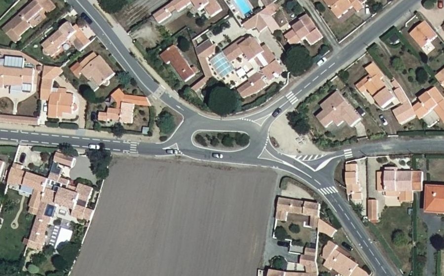 Vue aérienne du Rond-point anonyme n°34133707