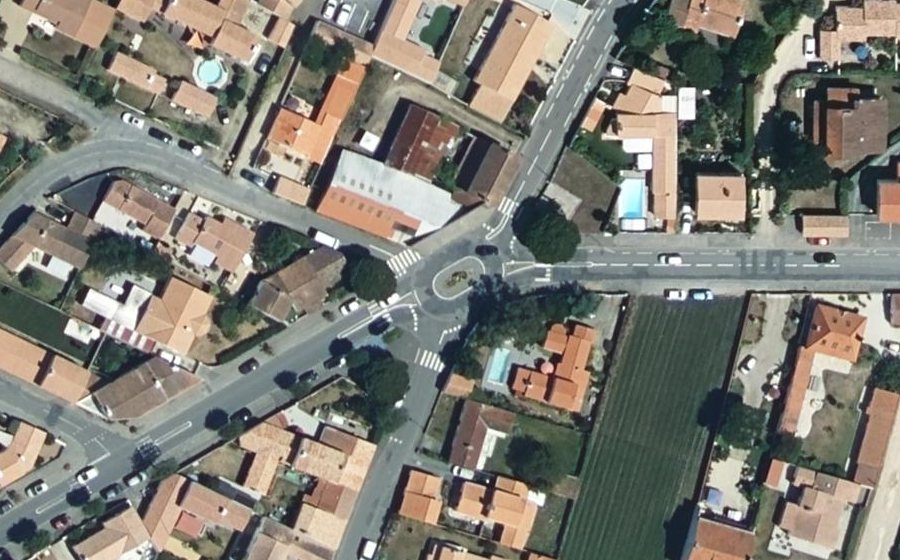 Vue aérienne du Rond-point anonyme n°34133957