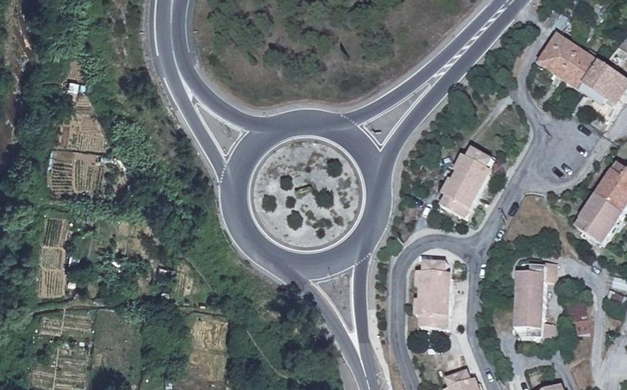 Vue aérienne du Rond-point anonyme n°34134145