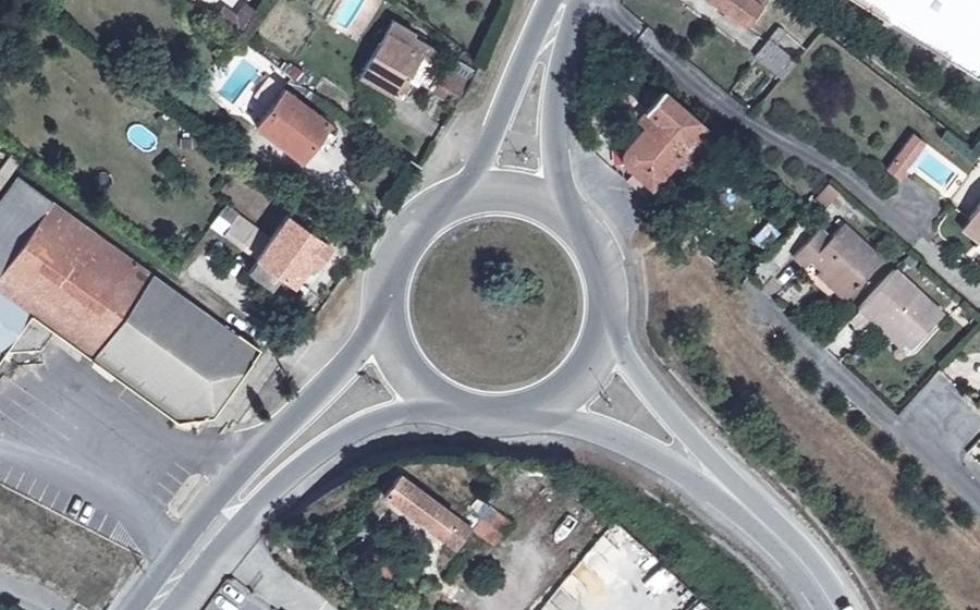 Vue aérienne du Rond-point anonyme n°34134264
