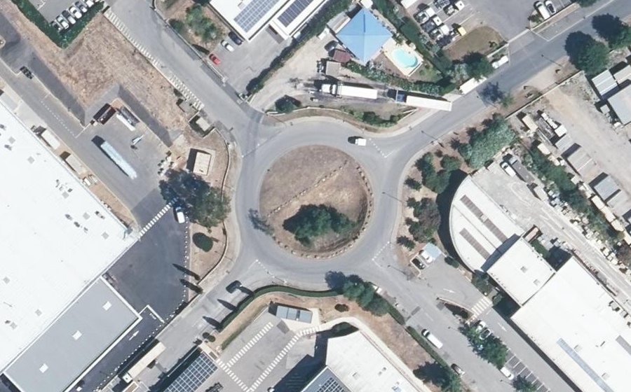 Vue aérienne du Rond-point anonyme n°34159154