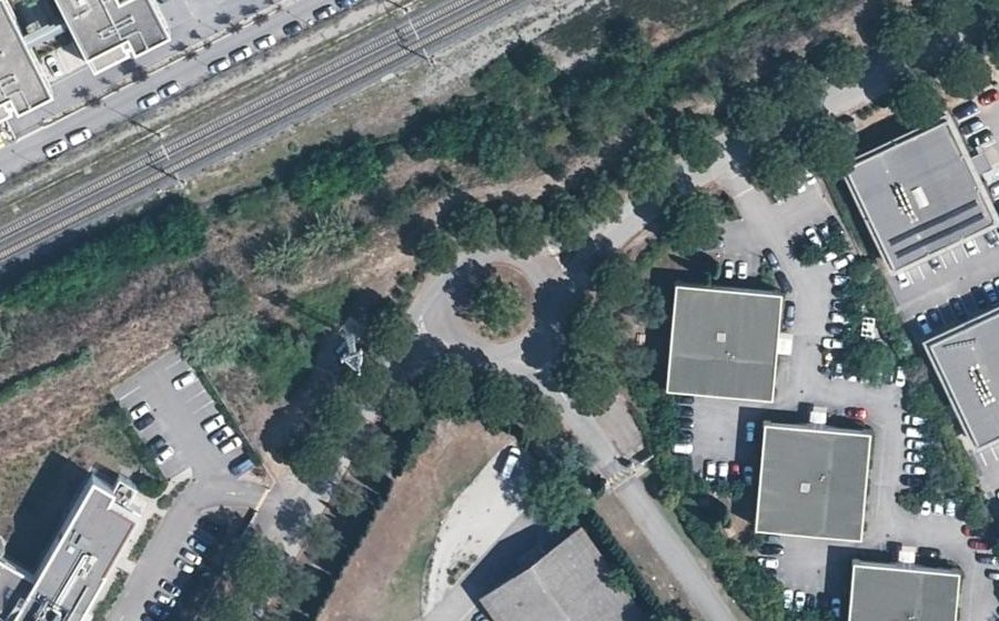 Vue aérienne du Rond-point anonyme n°34167850