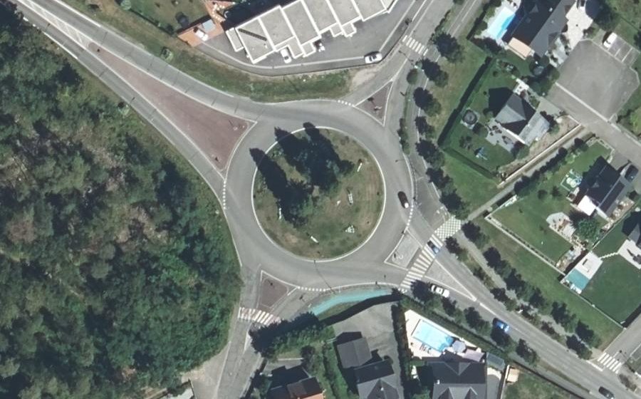 Vue aérienne du Rond-point anonyme n°34167928