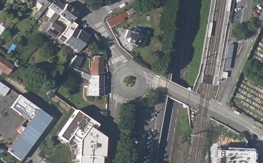 Vue aérienne du Rond-point anonyme n°34175888