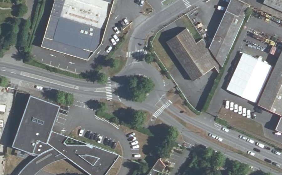 Vue aérienne du Rond-point anonyme n°34181480