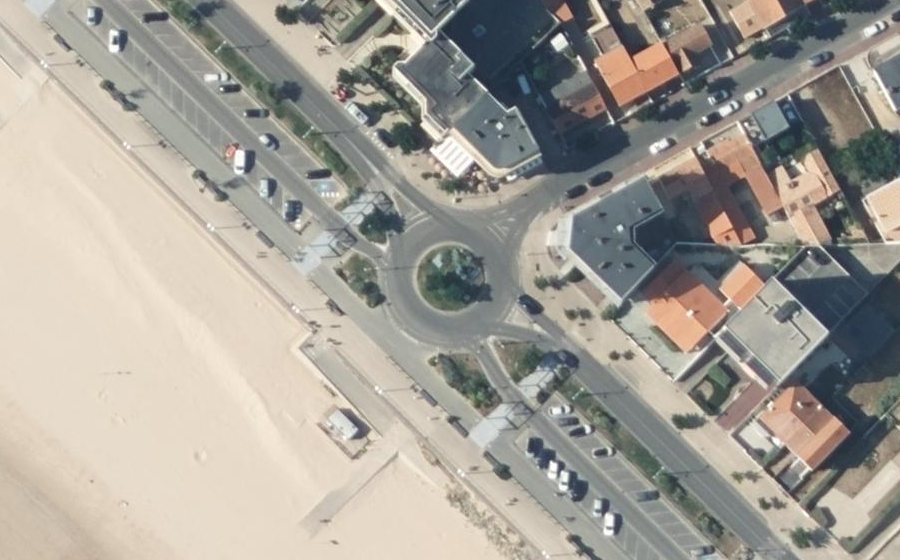 Vue aérienne du Rond-point anonyme n°34185756