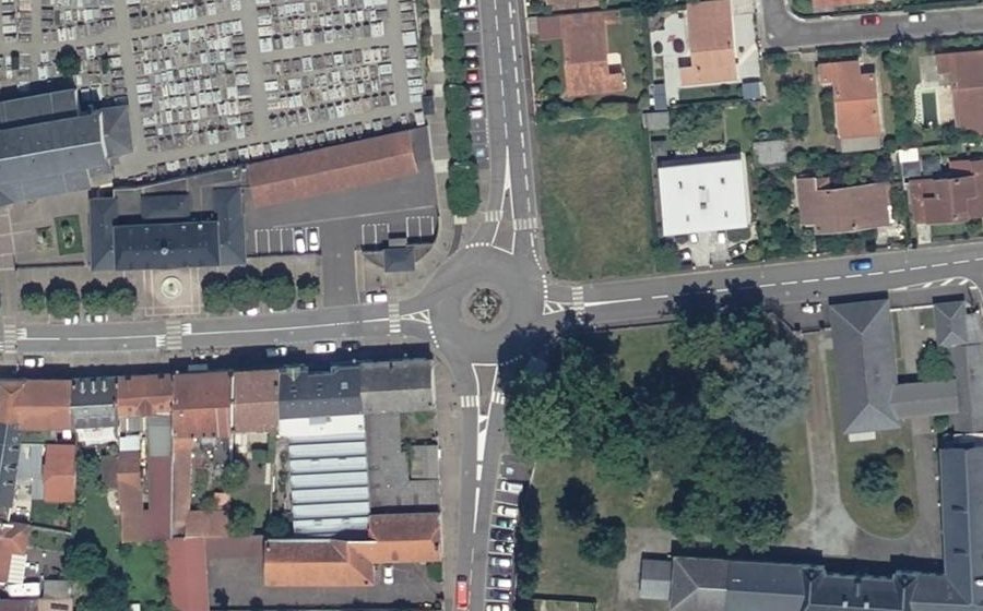 Vue aérienne du Rond-point anonyme n°34202272