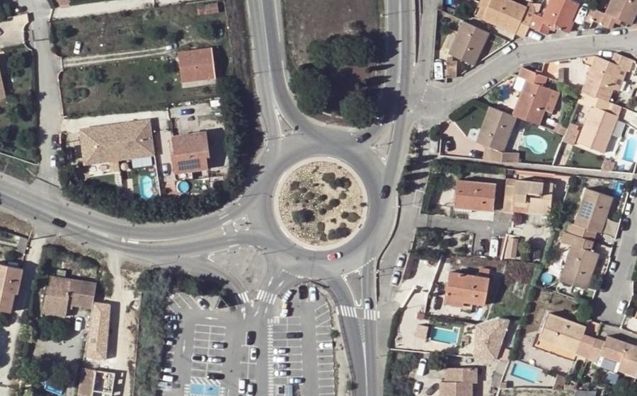 Vue aérienne du Rond-point anonyme n°34208799