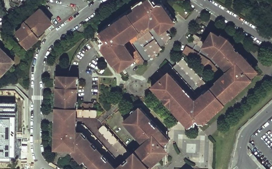 Vue aérienne du Rond-point anonyme n°342088687