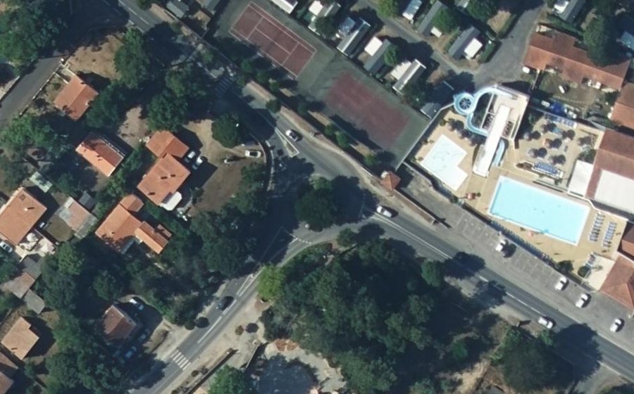 Vue aérienne du Rond-point anonyme n°34209984