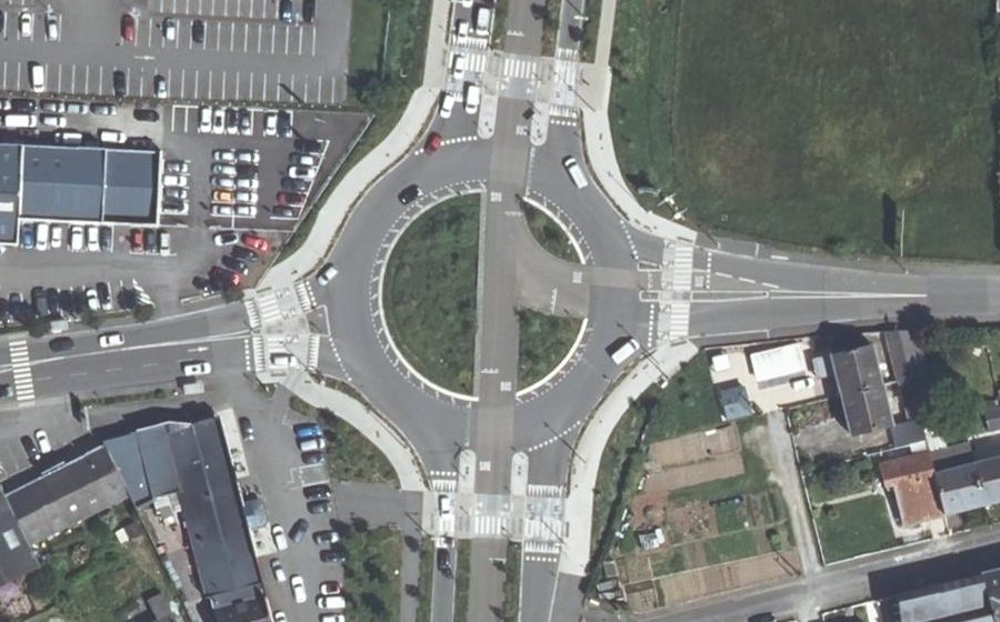 Vue aérienne du Rond-point anonyme n°34211966