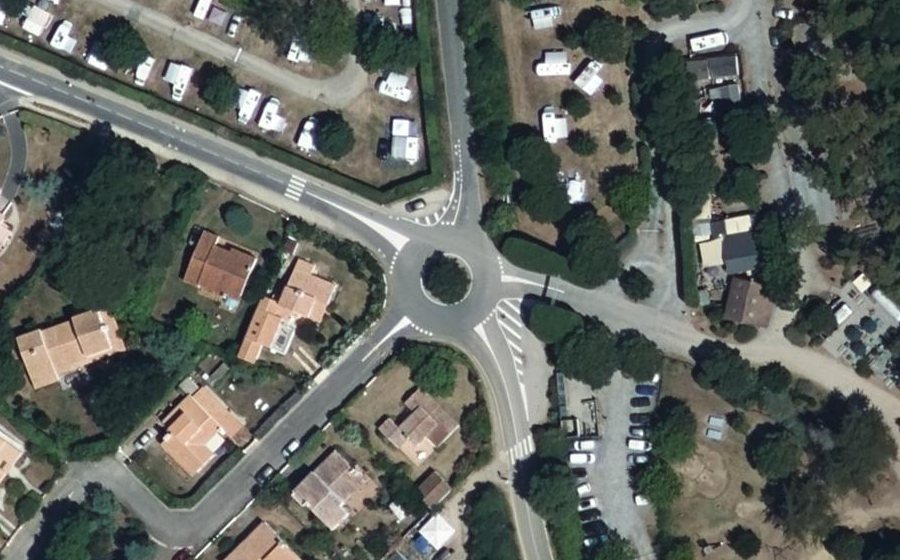 Vue aérienne du Rond-point anonyme n°34214201