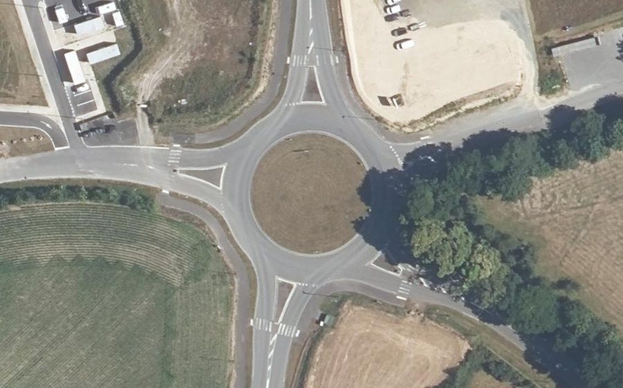 Vue aérienne du Rond-point anonyme n°342205922