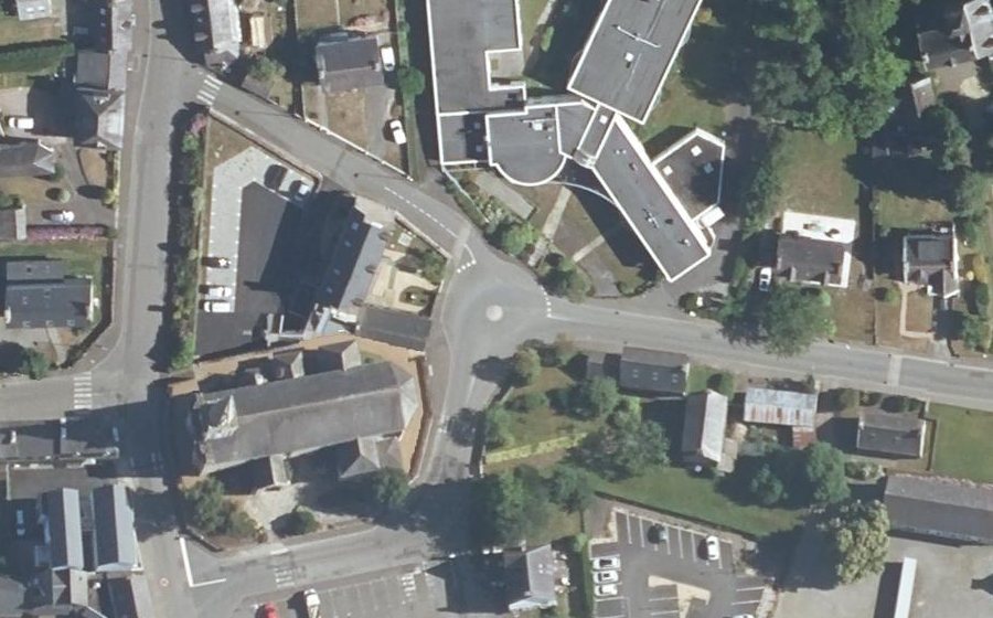 Vue aérienne du Rond-point anonyme n°342205939