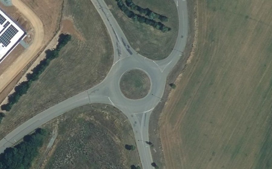 Vue aérienne du Rond-point anonyme n°342218479