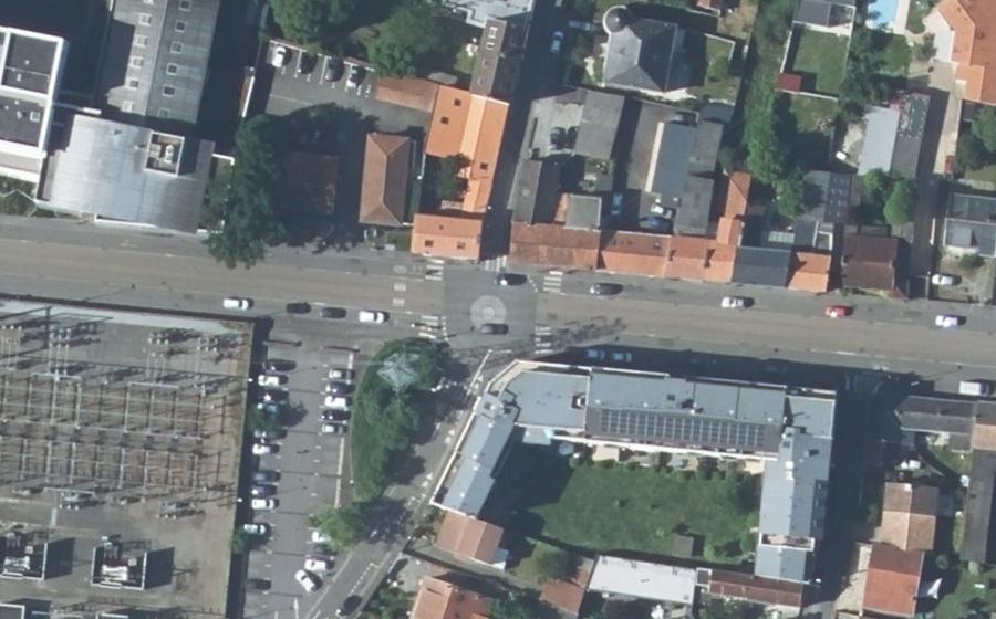 Vue aérienne du Rond-point anonyme n°34222129