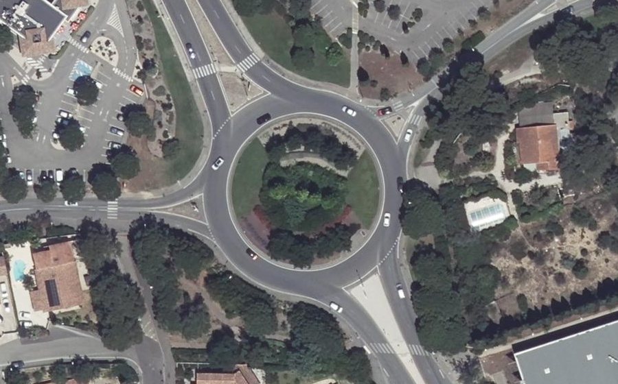 Vue aérienne du Rond-point anonyme n°34223434